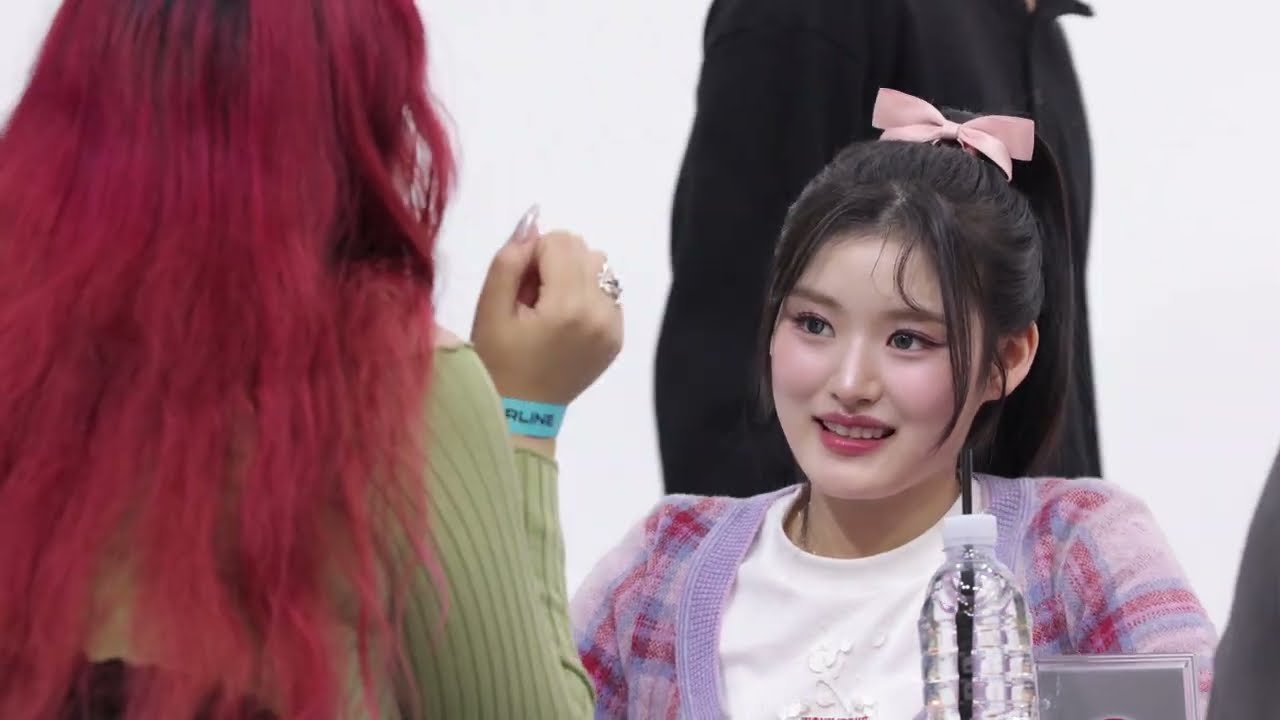 241004 피프티피프티 아테나 - 걸그룹 직캠 | 아카이브 갤러리