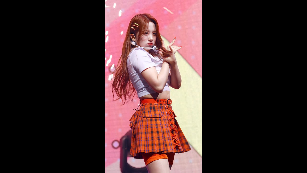 [4K]230329 첫사랑(CSR)- 열여덟 (Signal) 유나 직캠 fancam @DELIGHT 컴백쇼케이스 - 걸그룹 직캠 | 아카이브 갤러리