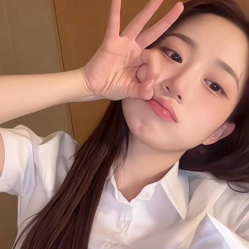 누워서 안무하는 엔믹스 해원 뽀얀 허벅지와 투명한 피부 - 걸그룹 갤러리