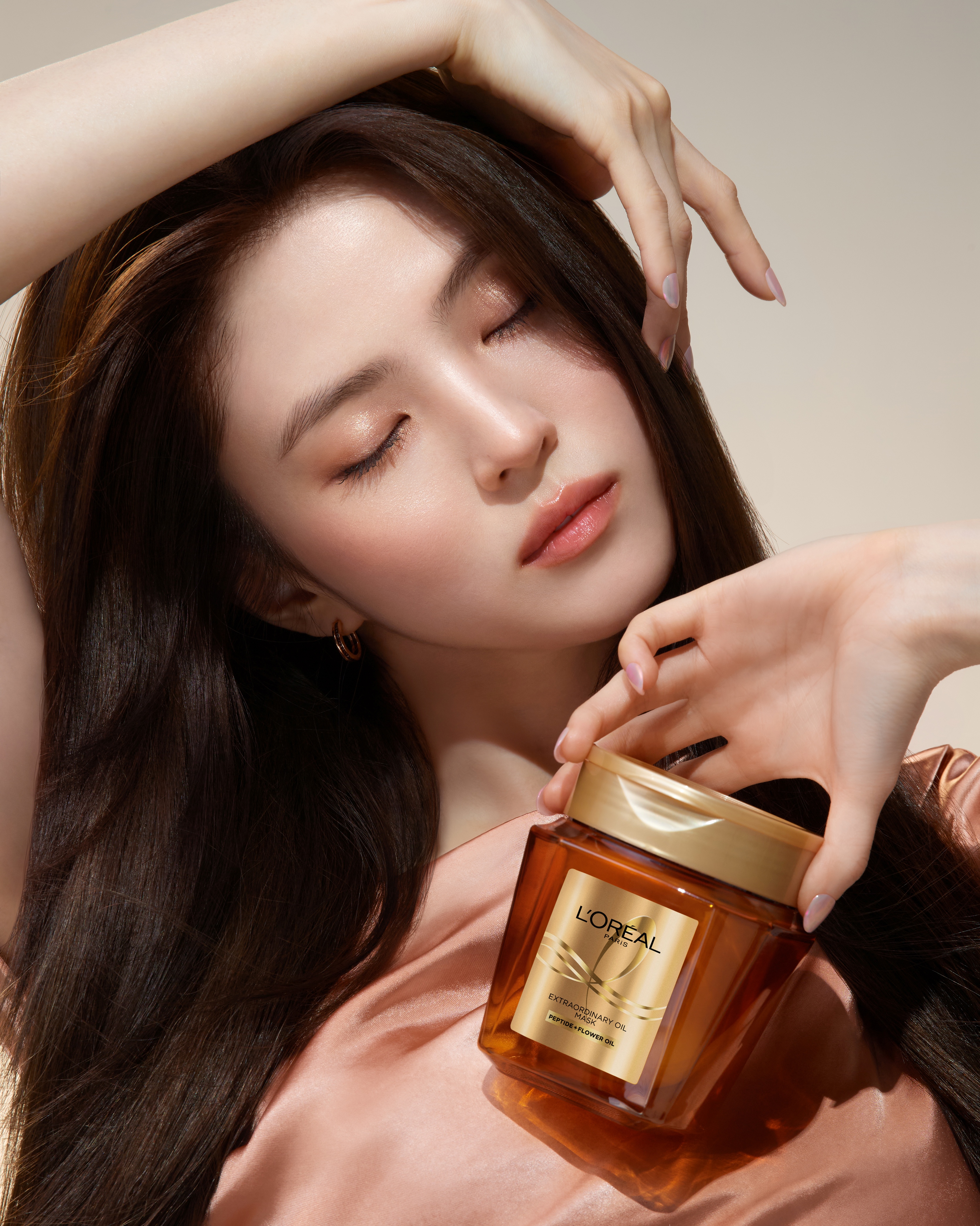 한소희(Han So-hee) 로레알 파리 헤어 케어 제품 화보 고화질 - 걸그룹 갤러리