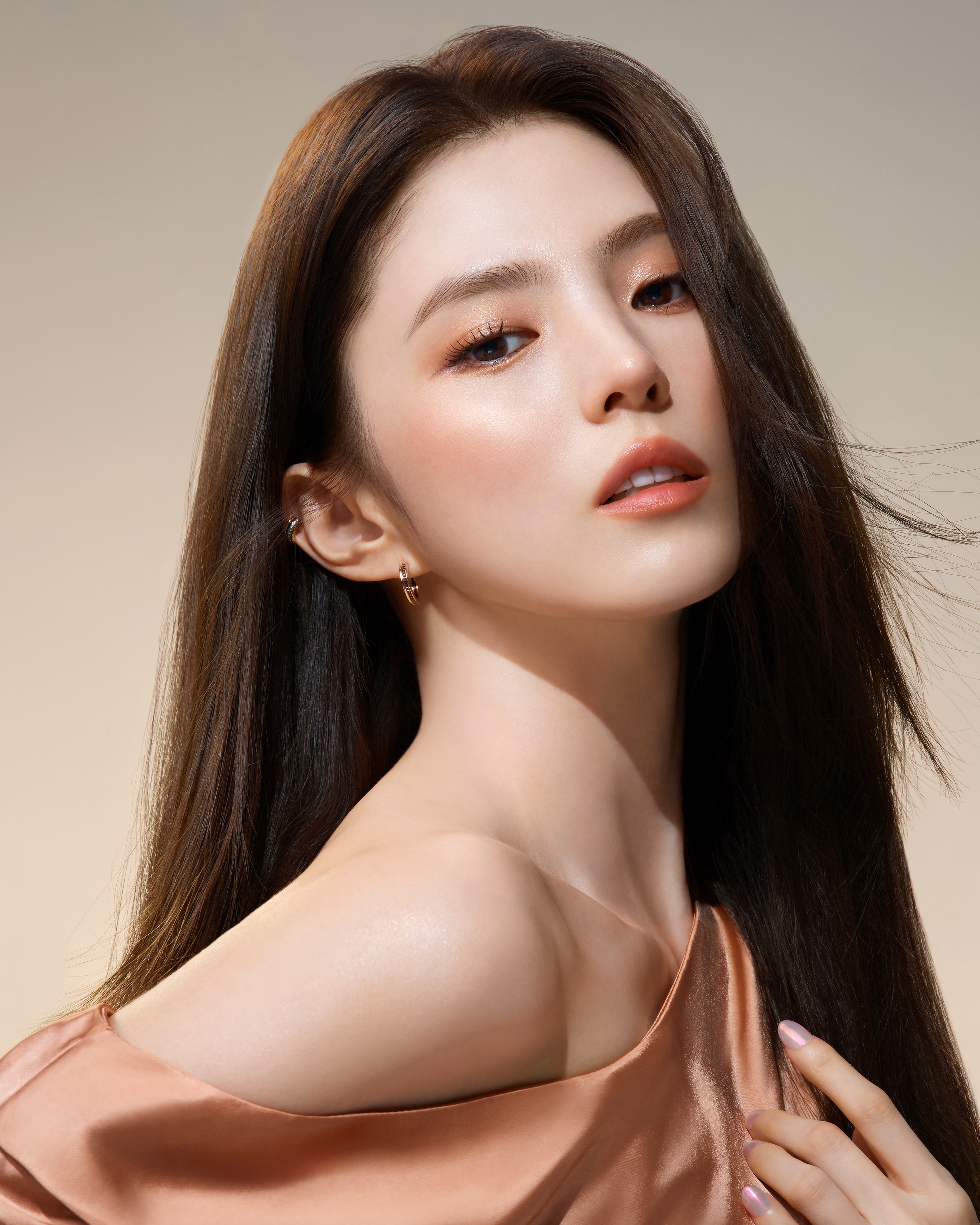 한소희(Han So-hee) 로레알 파리 헤어 케어 제품 화보 고화질 - 걸그룹 갤러리