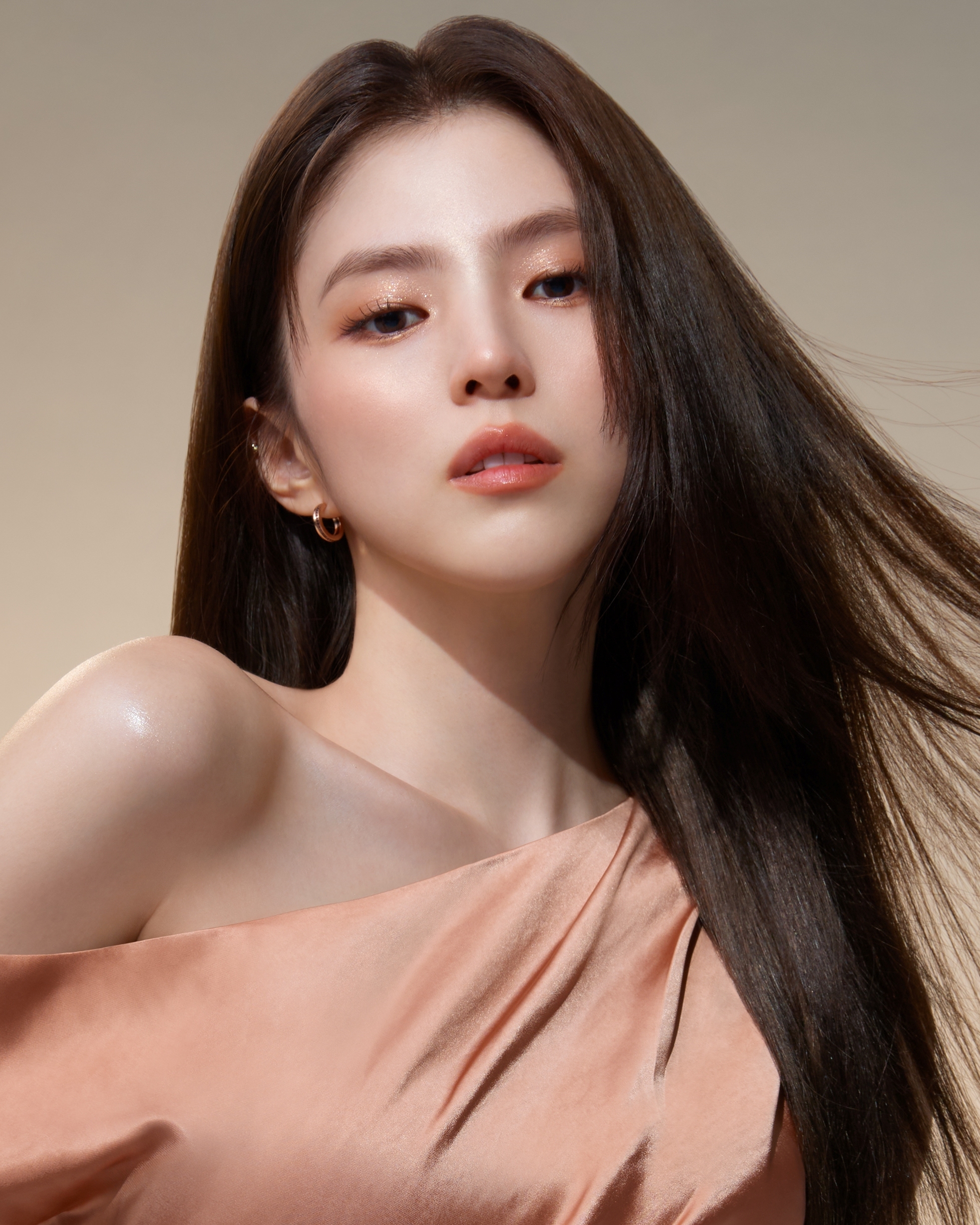 한소희(Han So-hee) 로레알 파리 헤어 케어 제품 화보 고화질 - 걸그룹 갤러리