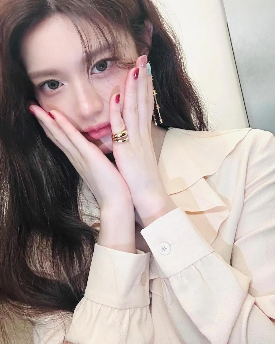 고윤정 엘르 (ELLE) 화보 - 걸그룹 갤러리 고윤정 엘르 (ELLE) 화보 - 걸그룹 갤러리