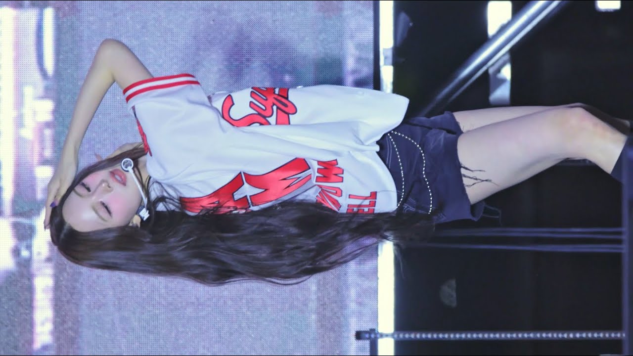 250513 이즈나(izna) #첫대학축제 TIMEBOMB/타임밤 방지민(BANG JEE MIN) 직캠/fancam @ 원광대학교 축제 - 걸그룹 직캠 | 아카이브 갤러리