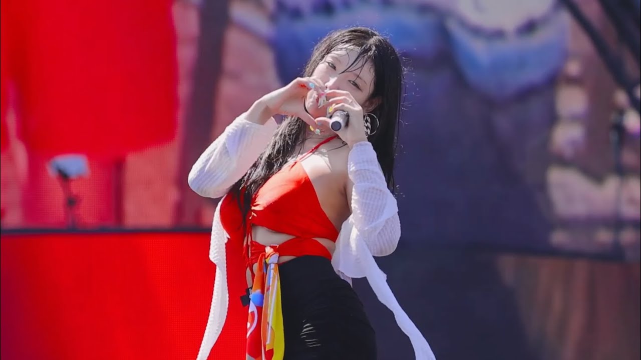 [라잇썸 초원] 240817 워터밤 속초 LIGHTSUM CHOWON 'POSE!' 직캠 FANCAM - 걸그룹 직캠 | 아카이브 갤러리