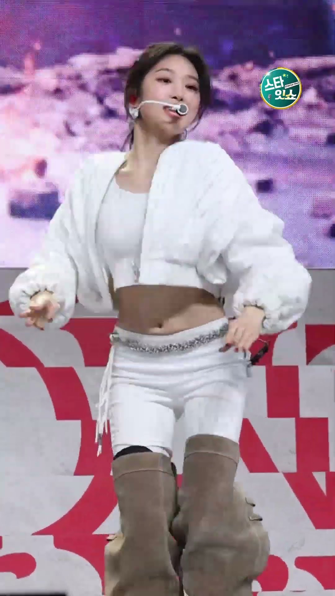 무대 선보이는 베이비돈크라이 베니 - 걸그룹 직캠 | 아카이브 갤러리