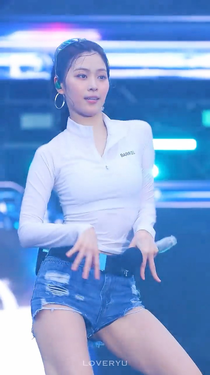 첫 워터밤! 있지 류진 'NOT SHY' 직캠 @ WATERBOMB SEOUL 2025 - 걸그룹 직캠 | 아카이브 갤러리 첫 워터밤! 있지 류진 'NOT SHY' 직캠 @ WATERBOMB SEOUL 2025 - 걸그룹 직캠 | 아카이브 갤러리