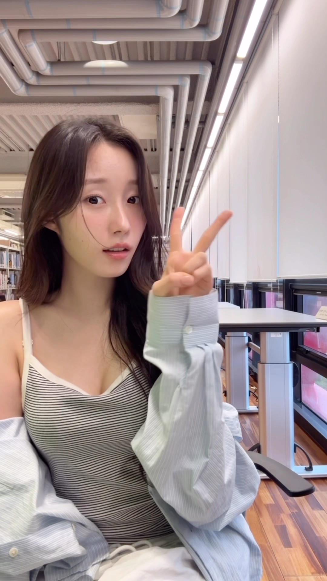 도서관에서 몰래… 난 오직==문채솔!!!!! - 걸그룹 직캠 | 아카이브 갤러리