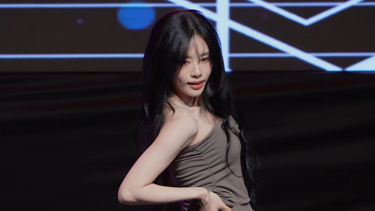 250925 프로미스나인 박지원 "LIKE YOU BETTER" 직캠 / fromis_9 Park JiWon Fan Cam - 걸그룹 직캠 | 아카이브 갤러리