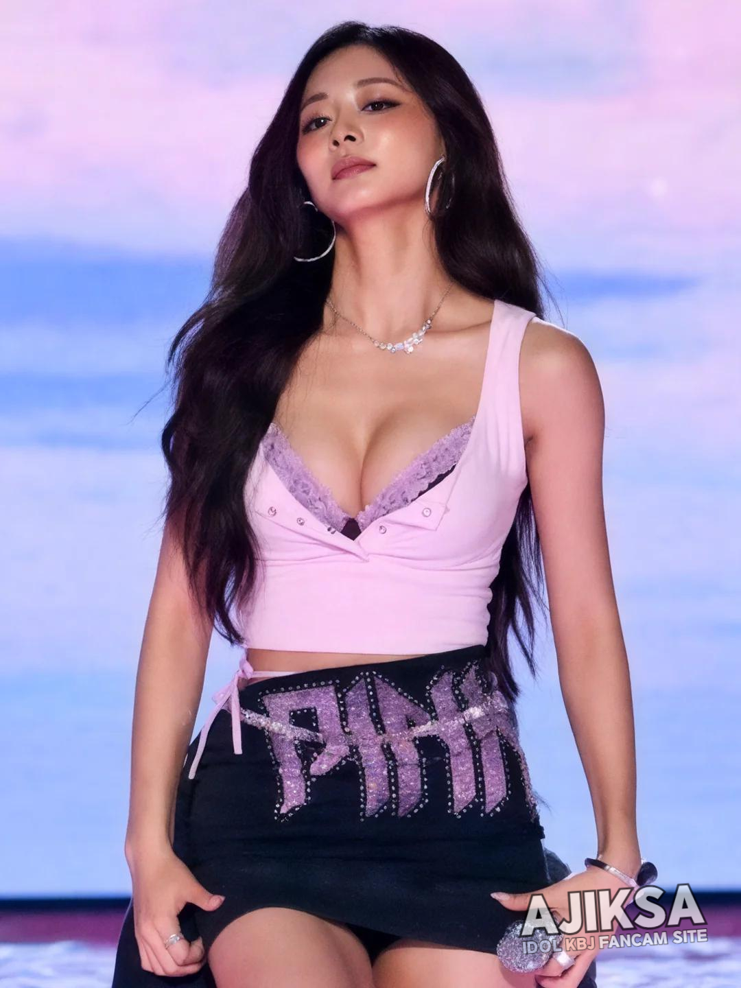 HD versions of the 4 best Tzuyu pics from Victoria's Secret event - 걸그룹 갤러리