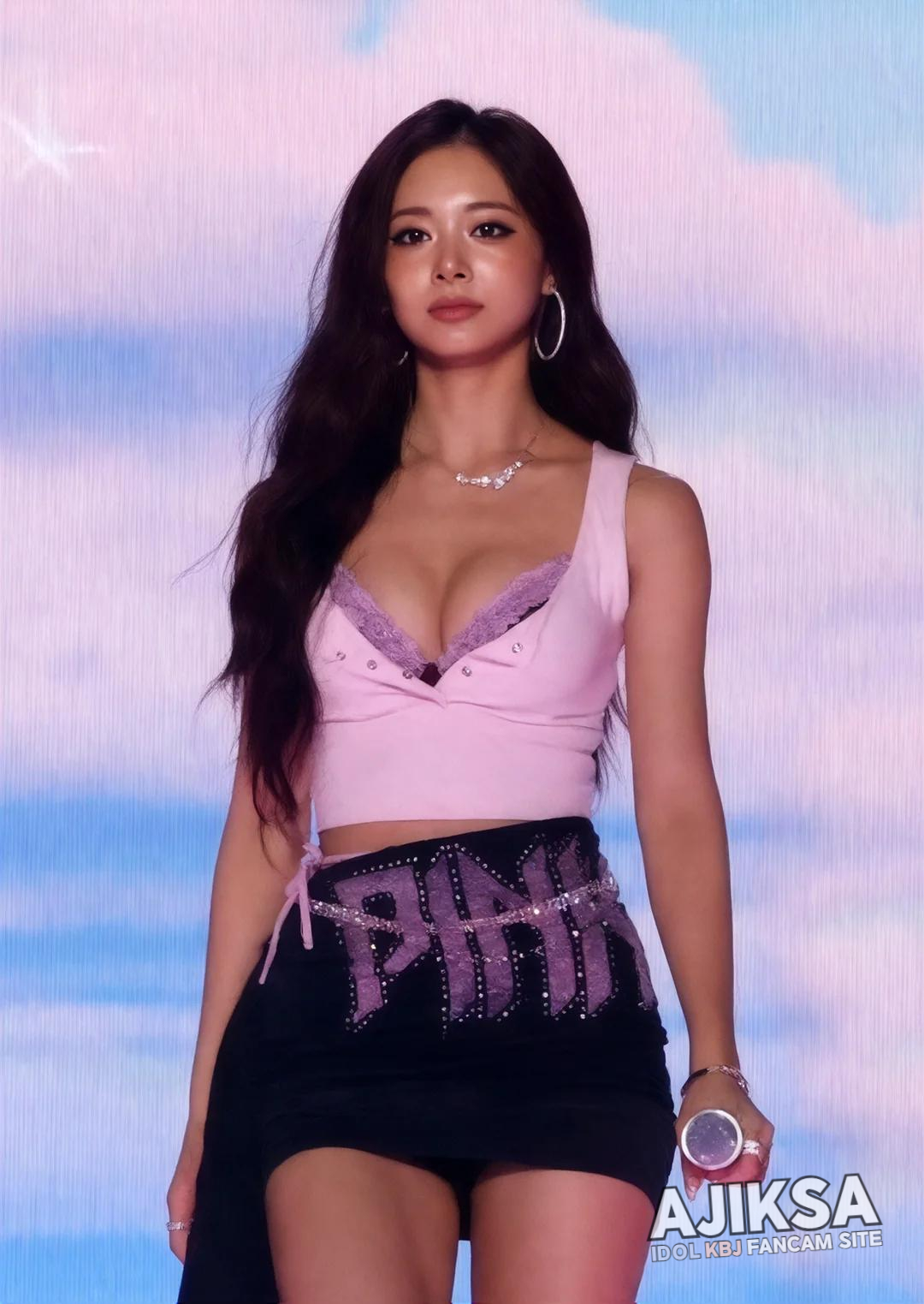 HD versions of the 4 best Tzuyu pics from Victoria's Secret event - 걸그룹 갤러리