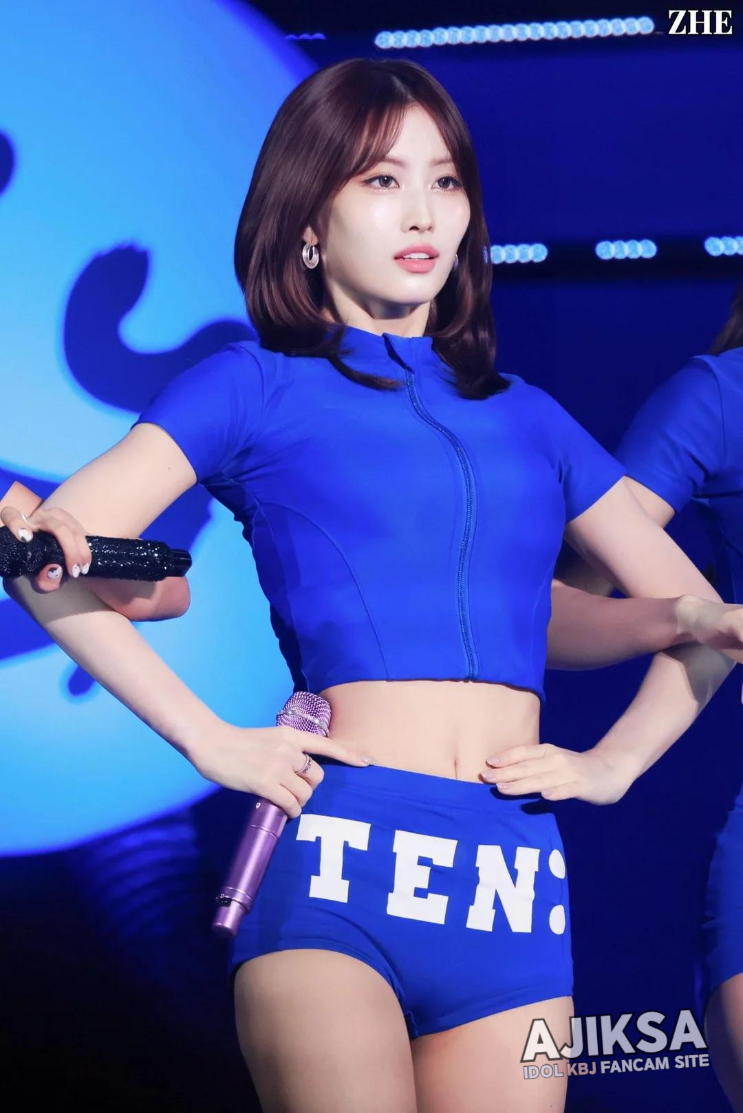 251018 TWICE Momo - 걸그룹 갤러리