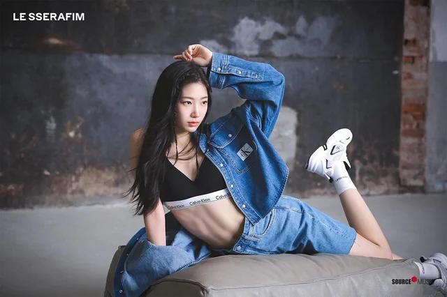LE SSERAFIM - Kazuha Abs - 걸그룹 갤러리 LE SSERAFIM - Kazuha Abs - 걸그룹 갤러리