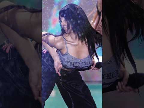 빗속에서 물 만난 물고기처럼 춤추는 나띠 #나띠 #NATTY #키스오브라이프 #KISSOFLIFE - 걸그룹 직캠 | 아카이브 갤러리