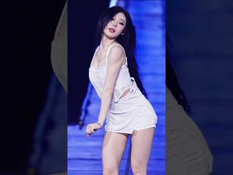 상상력을 자극하는 채령 #채령 #CHAERYEONG #있지 #ITZY - 걸그룹 직캠 | 아카이브 갤러리