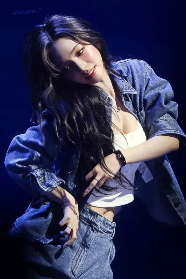 어제자 카리나 - 걸그룹 갤러리 어제자 카리나 - 걸그룹 갤러리