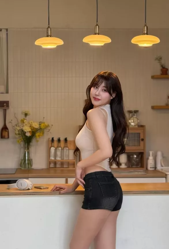 치어리더 김도아, CG급 볼륨 몸매 대방출…맥심 완판 - 걸그룹 갤러리 치어리더 김도아, CG급 볼륨 몸매 대방출…맥심 완판 - 걸그룹 갤러리
