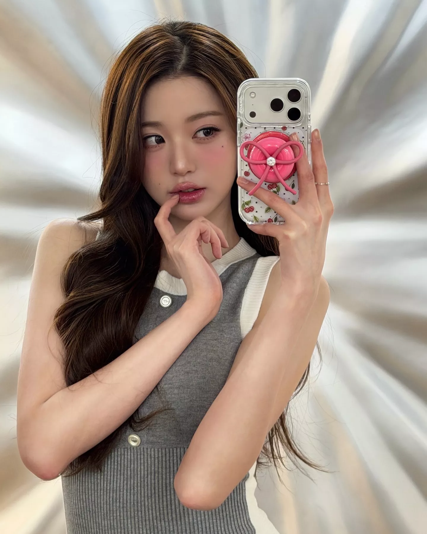 회색 원피스를 입은 원영이 인스타 - 걸그룹 갤러리 회색 원피스를 입은 원영이 인스타 - 걸그룹 갤러리