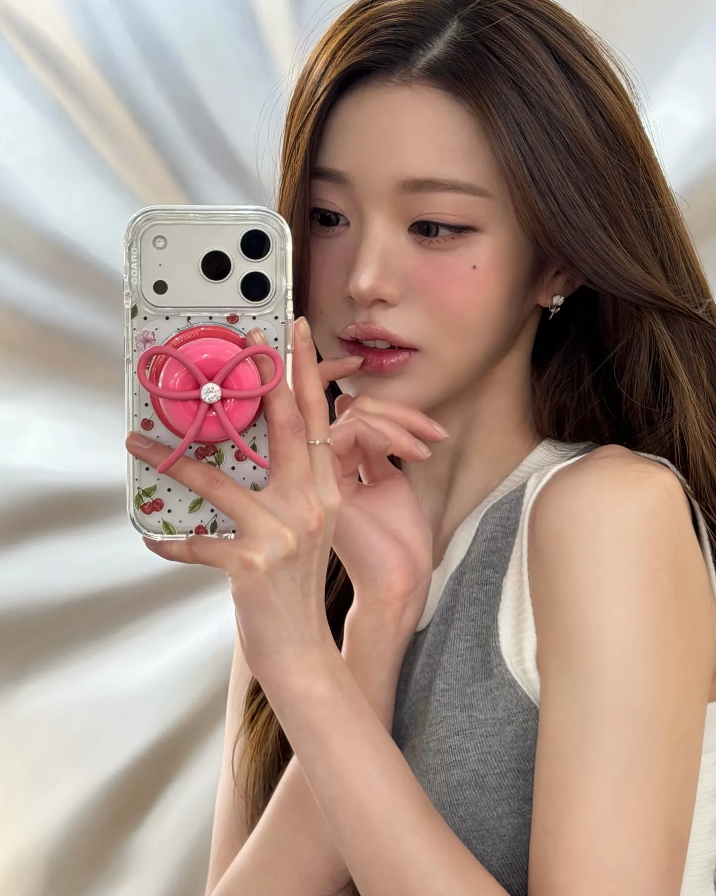 회색 원피스를 입은 원영이 인스타 - 걸그룹 갤러리 회색 원피스를 입은 원영이 인스타 - 걸그룹 갤러리