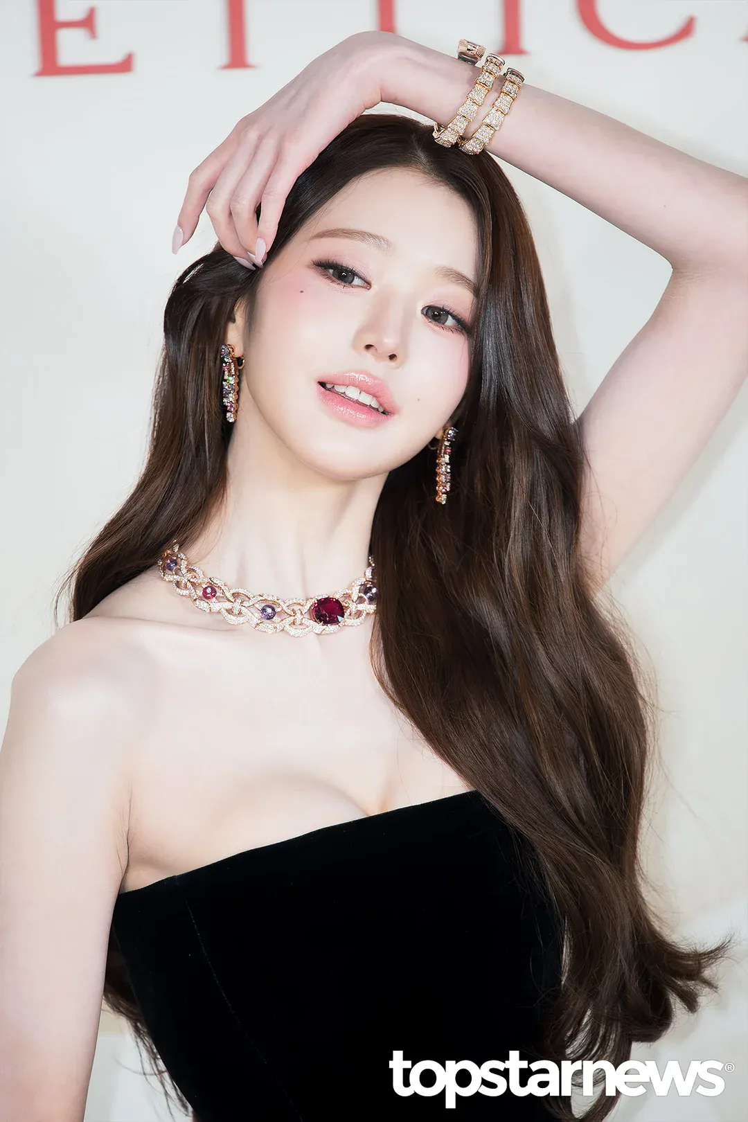 오늘자 파격적인 장원영 - 걸그룹 갤러리