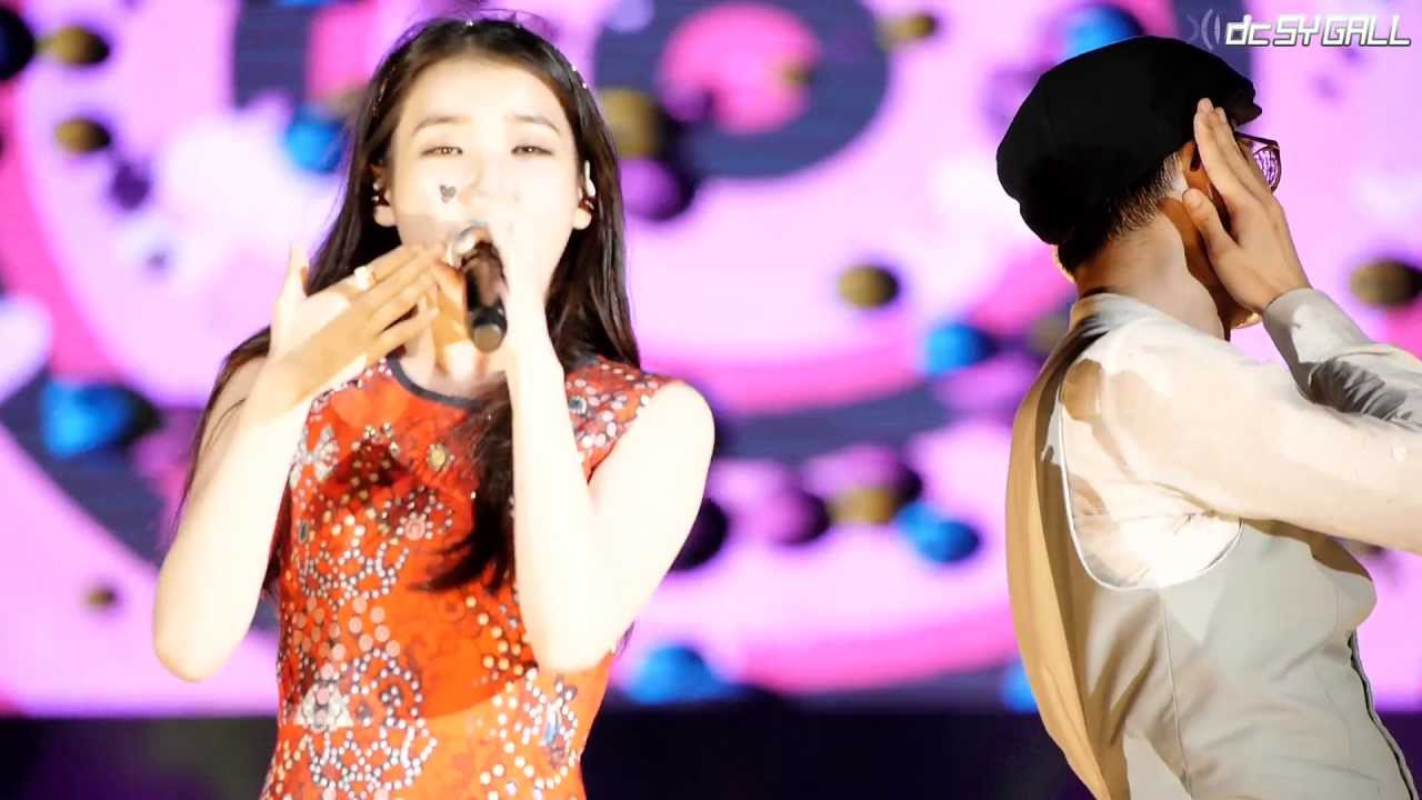 제가 클최미님(아이유) 직캠 중 가장 좋아하는 직캠.... - 자유게시판 갤러리