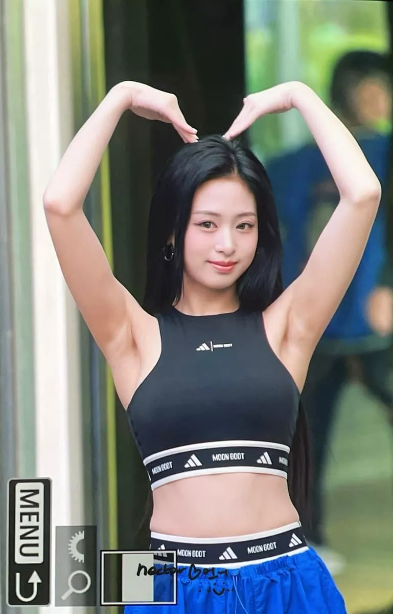 BABYMONSTER (베이비몬스터) 아현 겨드랑이 - 걸그룹 갤러리 BABYMONSTER (베이비몬스터) 아현 겨드랑이 - 걸그룹 갤러리