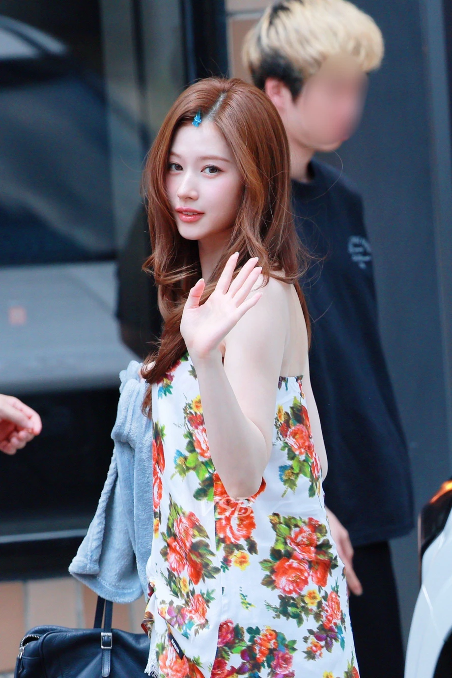 오늘 트와이스 사나 모모 ‘콤부차 랩’ 오픈 기념 포토세션 - 걸그룹 갤러리