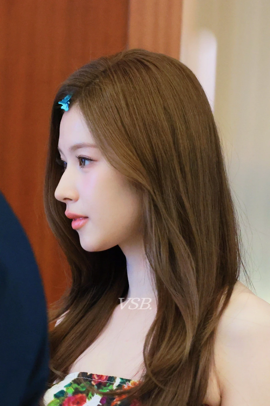 오늘 트와이스 사나 모모 ‘콤부차 랩’ 오픈 기념 포토세션 - 걸그룹 갤러리