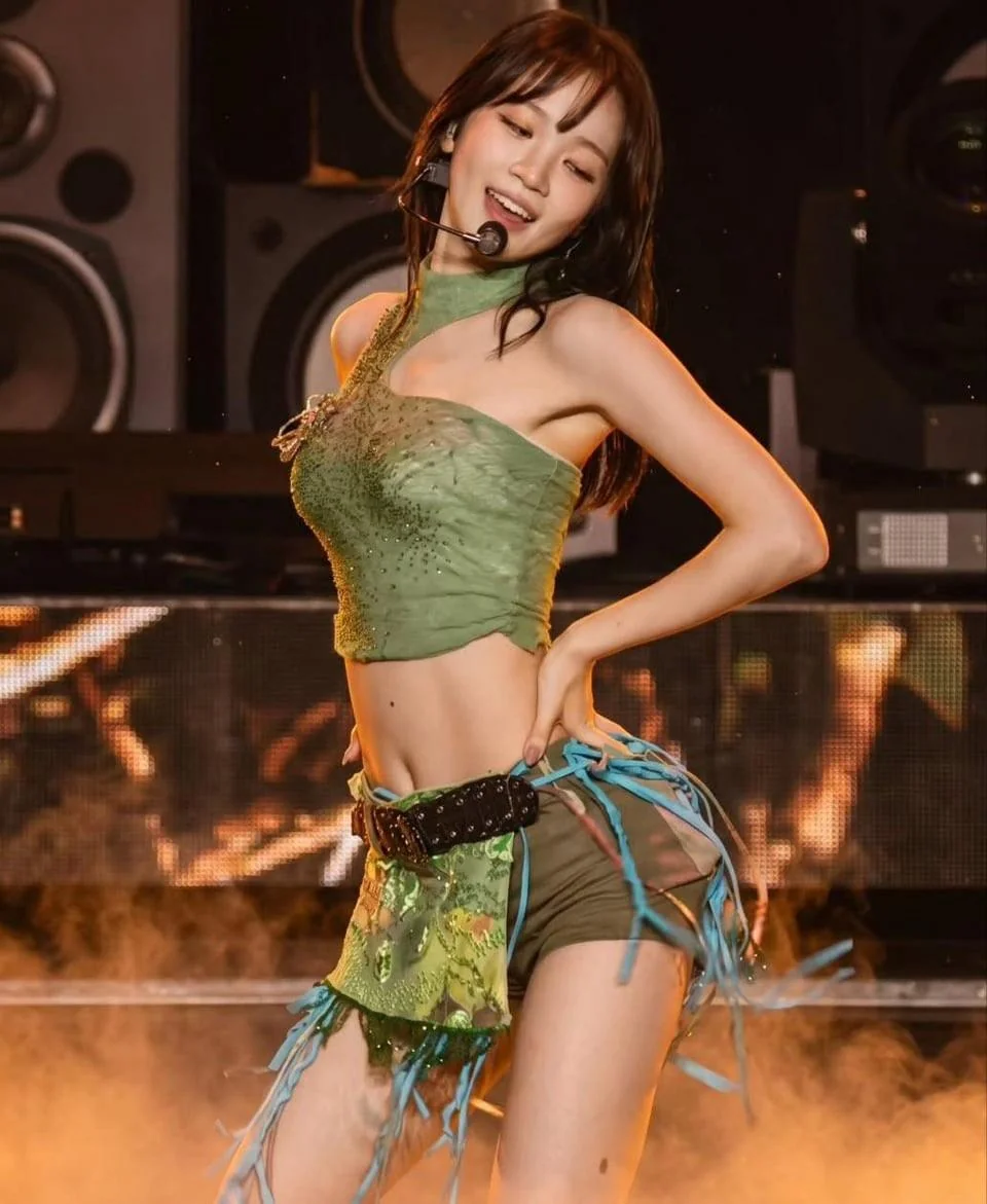 처음으로 순결을 지키며 잠자리에 드는 채원은 이걸 입기로 결정했어요! - 걸그룹 갤러리 처음으로 순결을 지키며 잠자리에 드는 채원은 이걸 입기로 결정했어요! - 걸그룹 갤러리