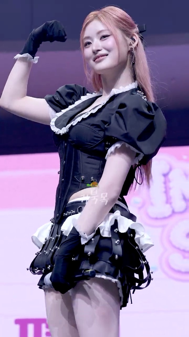 [#FIFTYFIFTY #피프티피프티] 엔딩요정 #ATHENA #아테나: 260801 Still Lobubble - 걸그룹 직캠 | 아카이브 갤러리