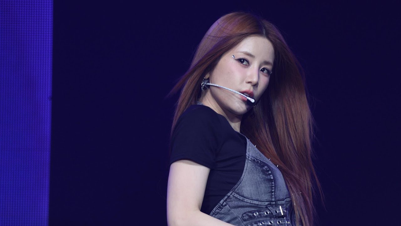 [4K] 250220 에이핑크 Apink 박초롱 CHORONG - Gimme more FANCAM PINK NEW YEAR in Singapore - 걸그룹 직캠 | 아카이브 갤러리