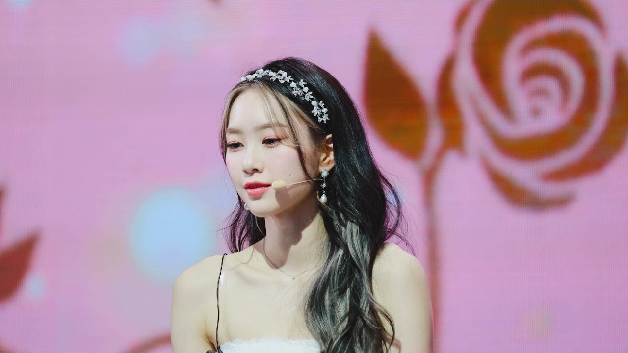 220328 오마이걸 지호 JIHO  : Drip 무대 직캠 / fancam @ 오마이걸 Real Love 쇼케이스 by Plumia (4K) - 걸그룹 직캠 | 아카이브 갤러리