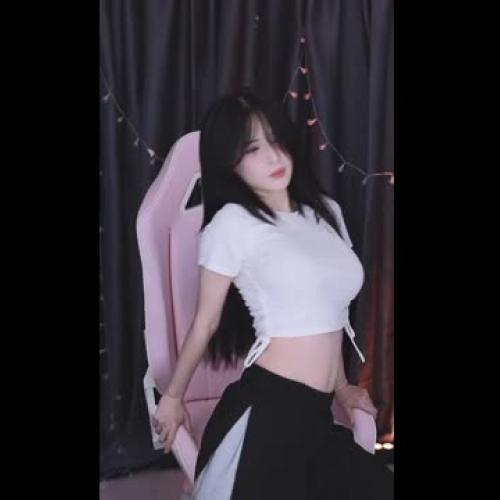 yunhee1222 허리 진짜 가늘긴 하다 ㅋㅋㅋㅋ 깅예솔