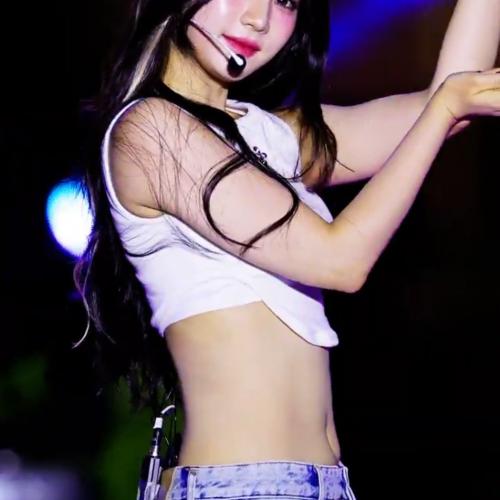 그녀의 허리라인은 10점 만점에 10점 #아이사 #ISA #스테이씨 #STAYC