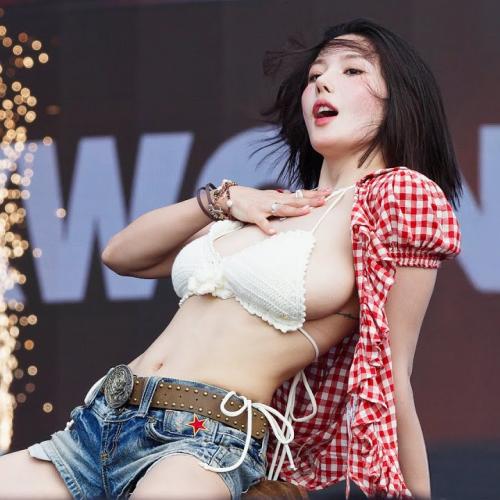 250706 권은비 KWONEUNBI 'Crazy in Love' 4K 60P 직캠 @워터밤 by DaftTaengk