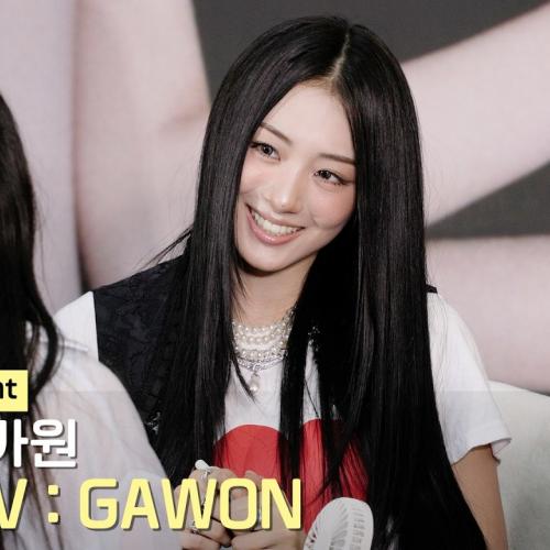 사인 중인 미야오 가원 (MEOVV : GAWON) 'BITE NOW' 팬사인회 | FANSIGNING EVENT • 260704