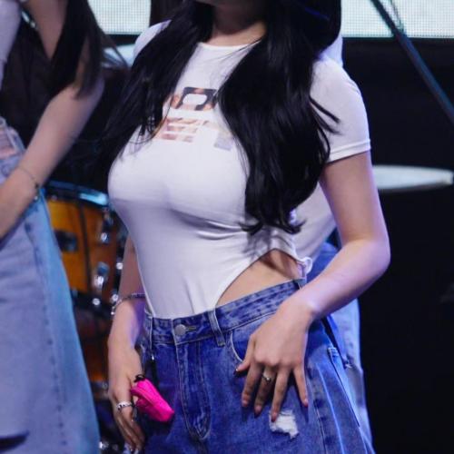 요즘 '깨어'난 것 같은 채연이 #김채연 #KimChaeYeon #트리플에스 #tripleS