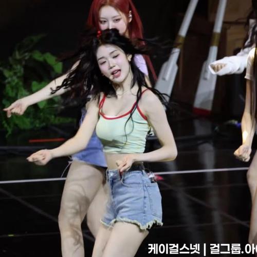 250412 유빈 YUBIN 트리플에스 tripleS 'NEW LOOK' 4K 60P 직캠 | 〈서핑 동아리 1기〉 YONSEI MAIN AUDITORIUM