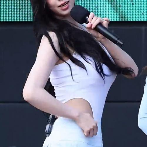 무대를 꽉 채운 하니언니 #김채연 #트리플에스 #KimChaeYeon #tripleS @260808 오션월드