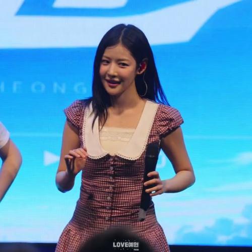 260930  FIFTYFIFTY  피프티피프티   4k 60p 직캠   #피프티피프티 #FIFTYFIFTY  #YEWON @신성대학교