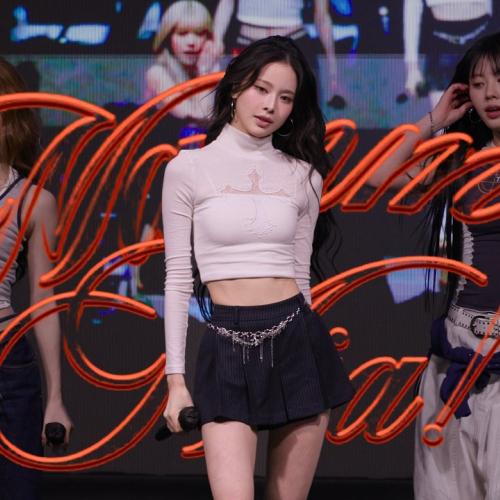 [4K] 이즈나 방지민 직캠 'Mamma Mia' @명지전문대 축제 (izna BANG JEE MIN Fancam) 261001 by 나의달
