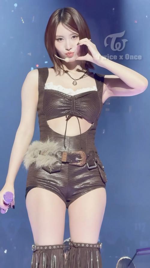 [260109] TWICE(트와이스) [ THE FEELS ] 모모 MOMO Fancam - Vancouver, Canada