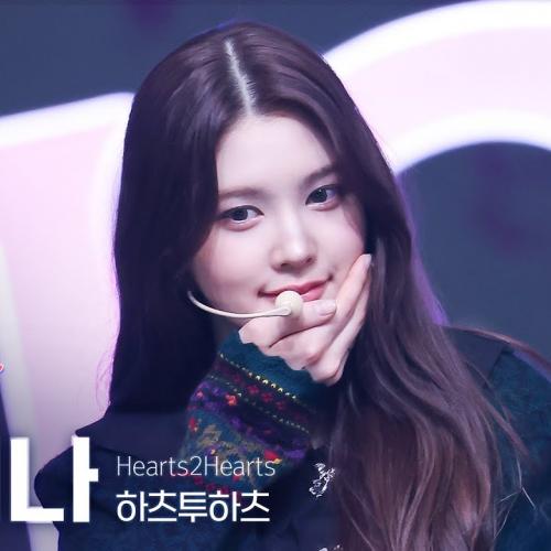 [얼빡직캠 4K] 하츠투하츠 에이나 'The Chase' (Hearts2Hearts A-NA Facecam) @뮤직뱅크(Music Bank) 250228
