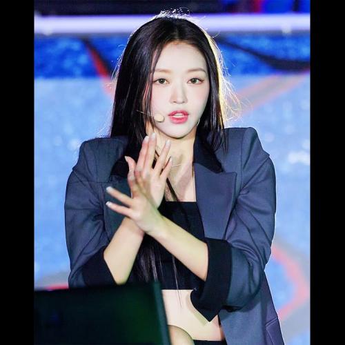 230924 오마이걸 유아 YooA : 불꽃놀이 (Remember Me)  세로 직캠 / fancam @ 한성백제문화제 폐회식  | Plumia (4K)