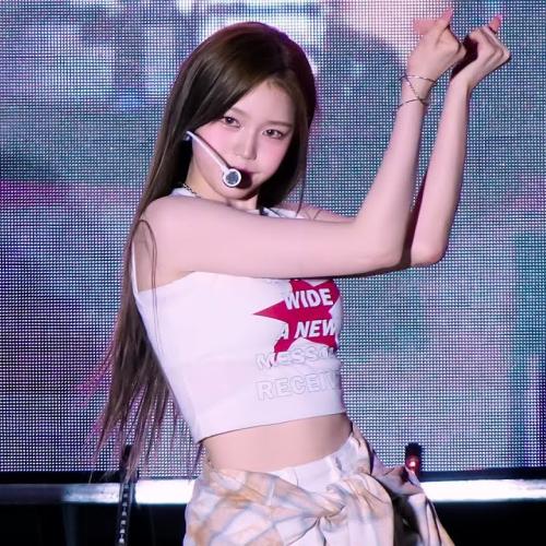 이즈나(izna) 정세비(JEONGSAEBI) :: TIMEBOMB :: 원광대학교 축제 250513 fancam
