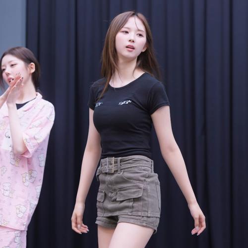 260705 트리플에스 이지우 - Baby Flower 직캠 tripleS Jiwoo Fancam @STARLIKE Fansign